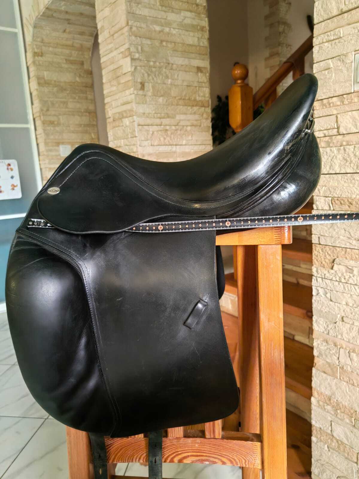 Седло выездковое Equipe Cobra 17/32