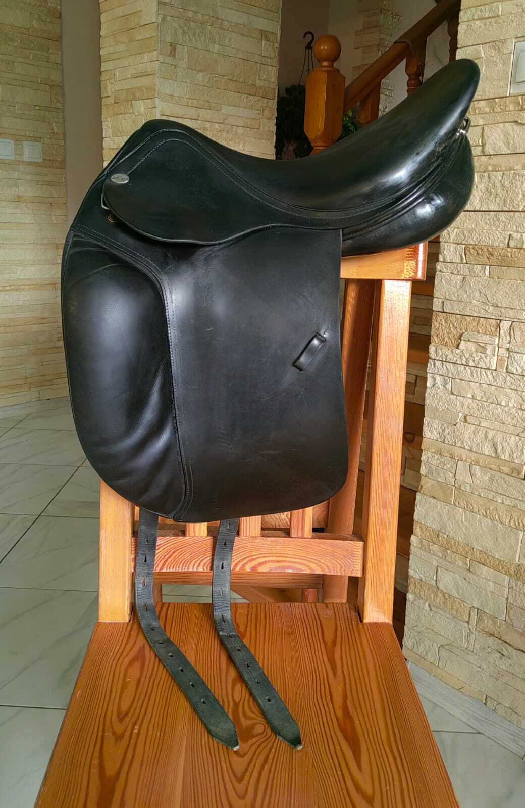 Седло выездковое Equipe Cobra 17/32
