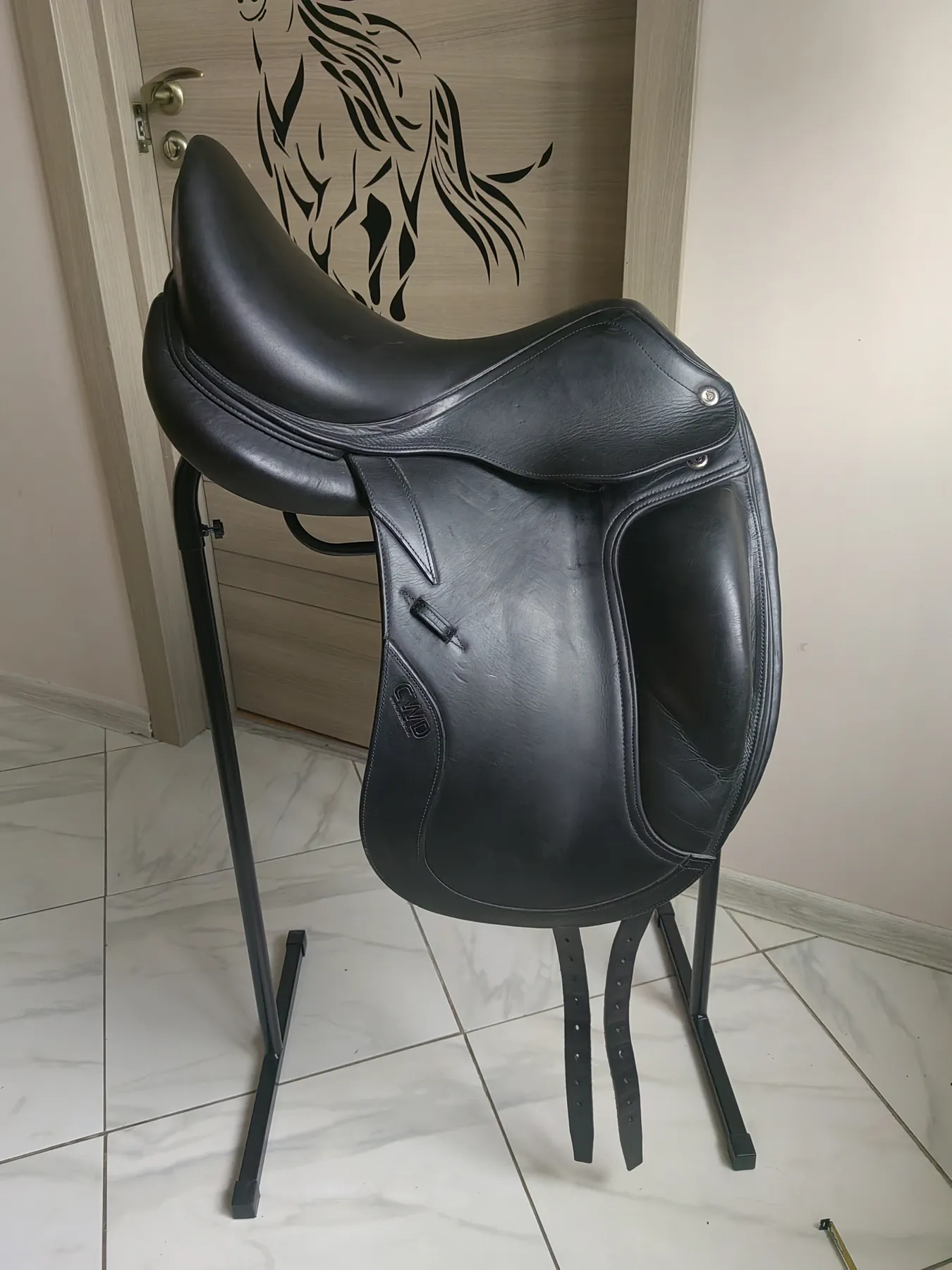 Великолепное выездковое седло французской фирмы CWD модель SE08