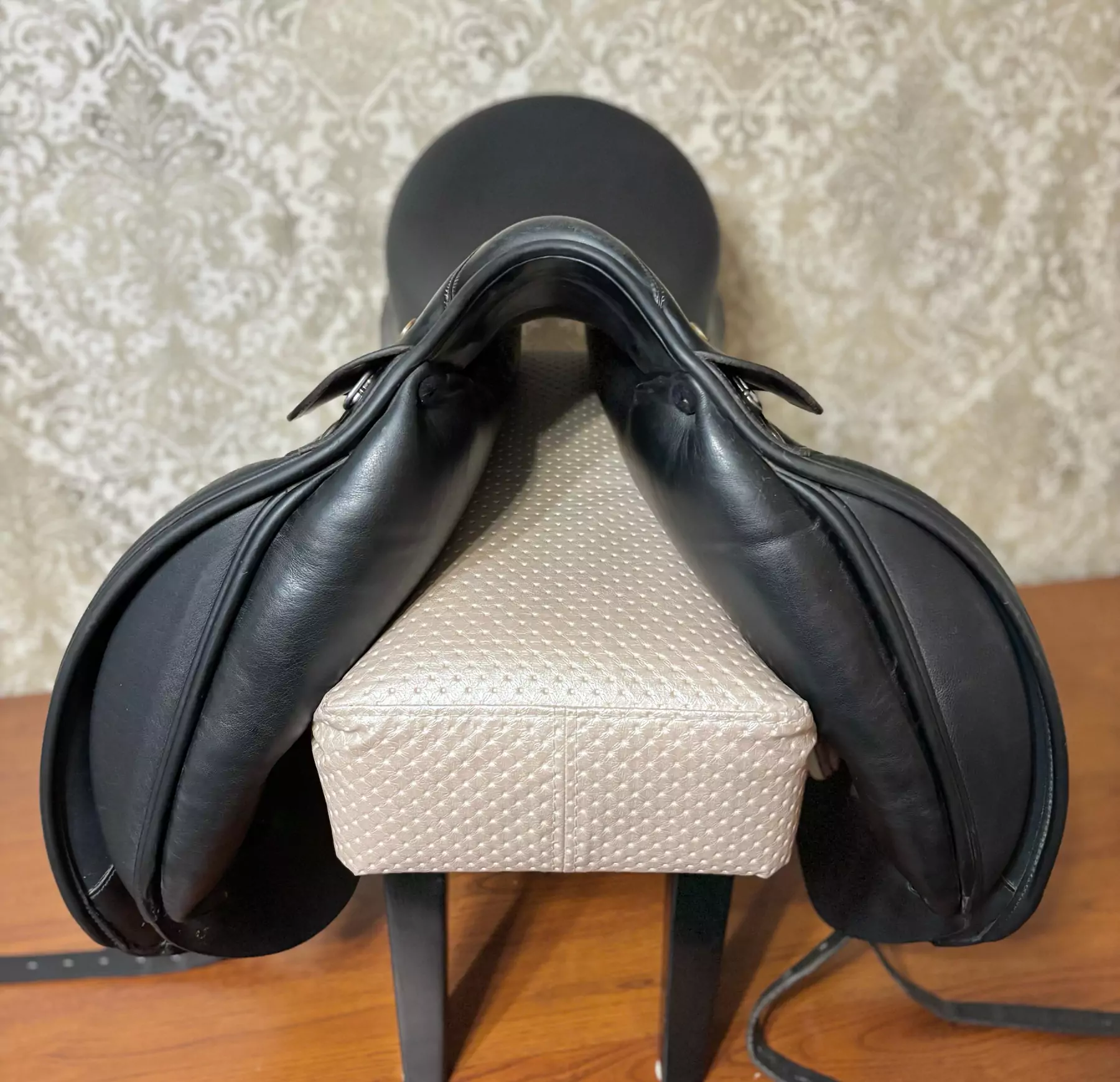 Выездковое седло Prestige Hippos Dressage 17/31